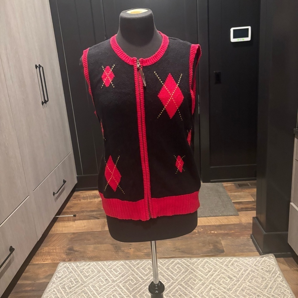 Vintage Mountain Lake Argyle Zip Sweater Vest – Black & Red – Size M (80s/90s)